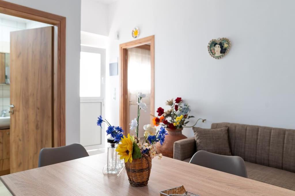 Apartmán Zografia - Charming House Near The Coast Marmari  Exteriér fotografie